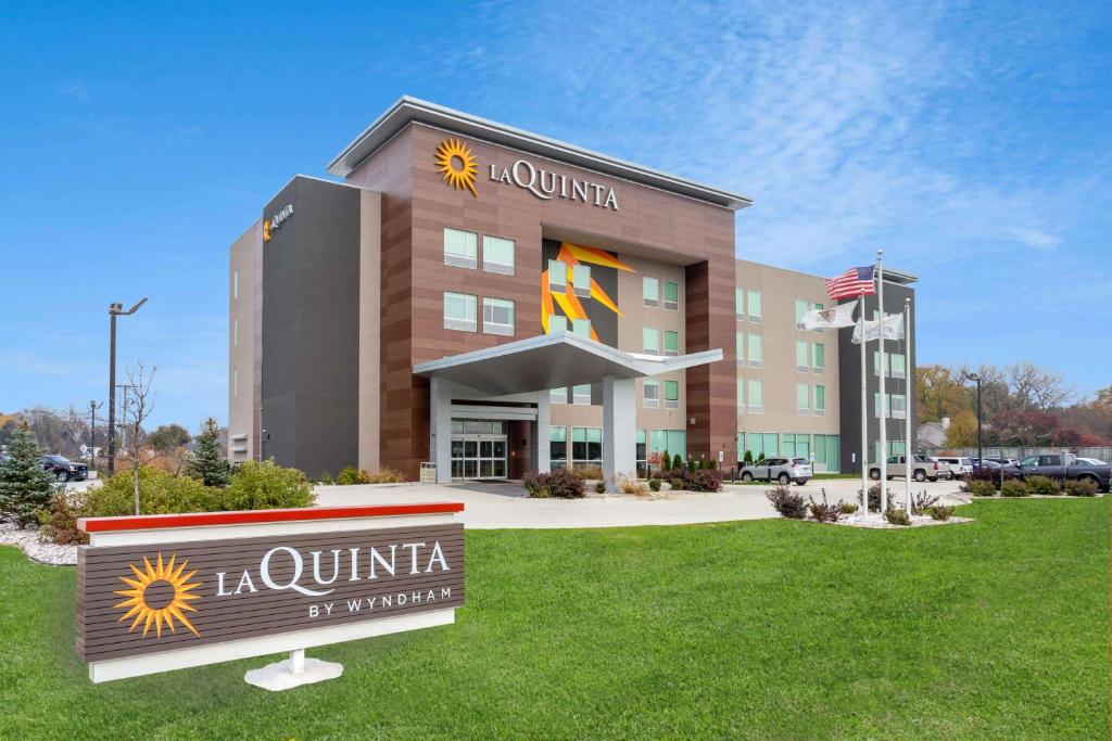 La Quinta Inn & Suites by Wyndham Shorewood